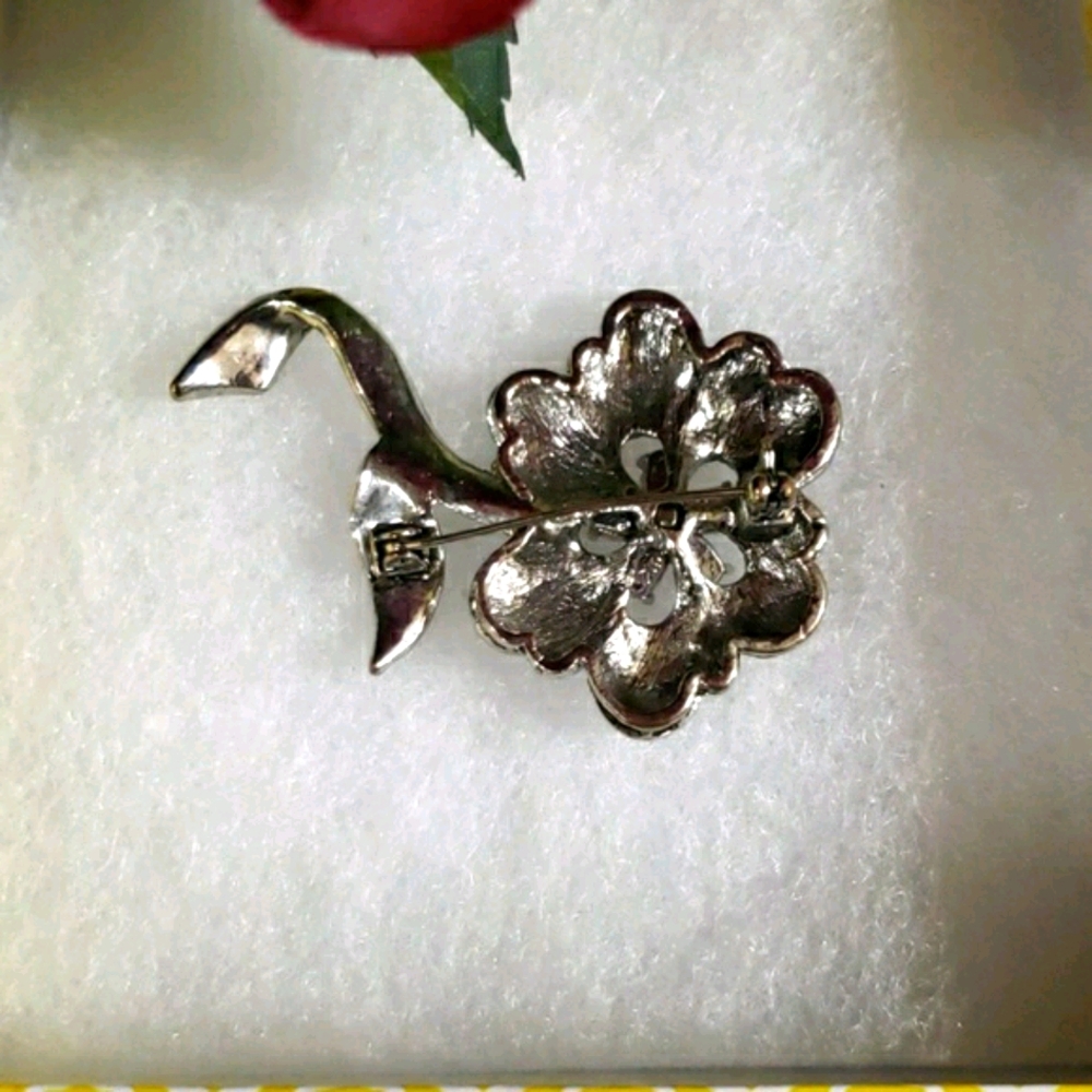 💥2/$30 Brooch antique look silver with crystal - Picture 4 of 4